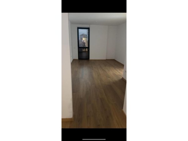 Tirane, jepet me qera ambjent biznesi Kati 2, 56 m² 550 € (Rruga Bardhyl)