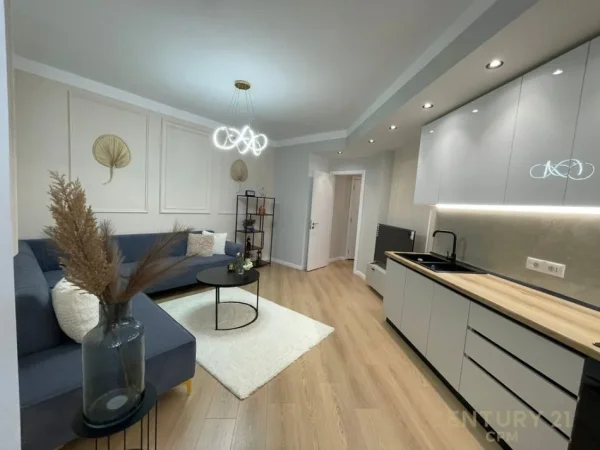 Tirane, jepet me qera apartament 1+1 Kati 3, 65 m² 650 € (Kkristal Centre)
