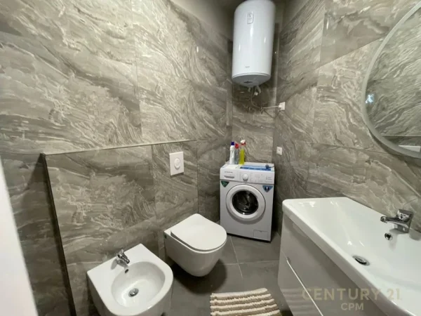 Tirane, jepet me qera apartament 1+1 Kati 3, 65 m² 650 € (Kkristal Centre)