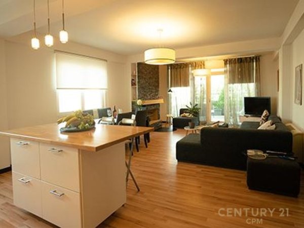 Tirane, jepet me qera apartament duplex 3+1 Kati 1, 256 m² 1.200 € (Kodra e Diellit 1)