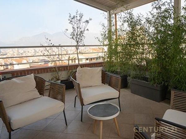 Tirane, jepet me qera apartament duplex 3+1 Kati 1, 256 m² 1.200 € (Kodra e Diellit 1)