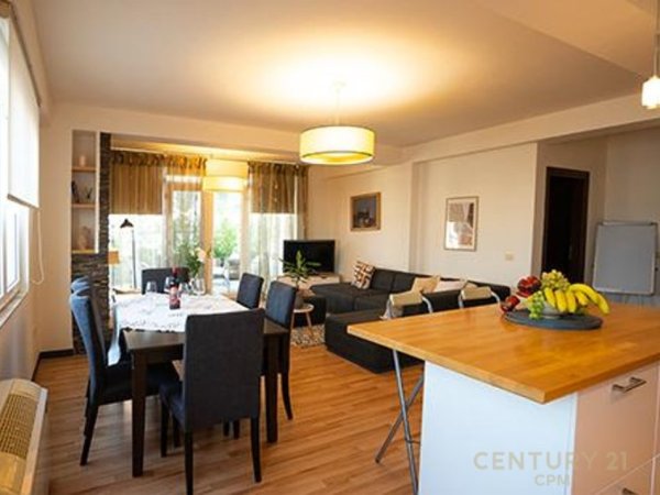 Tirane, jepet me qera apartament duplex 3+1 Kati 1, 256 m² 1.200 € (Kodra e Diellit 1)