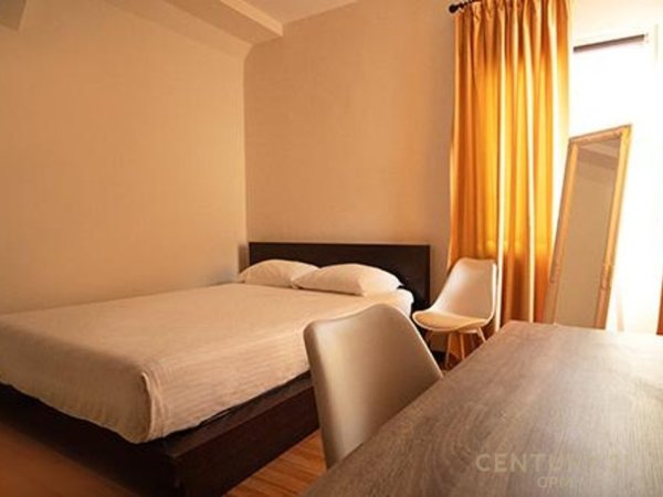 Tirane, jepet me qera apartament duplex 3+1 Kati 1, 256 m² 1.200 € (Kodra e Diellit 1)