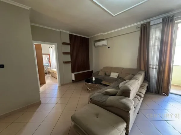 Tirane, jepet me qera apartament 2+1 Kati 2, 100 m² 700 € (Rruga Bill Klinton)