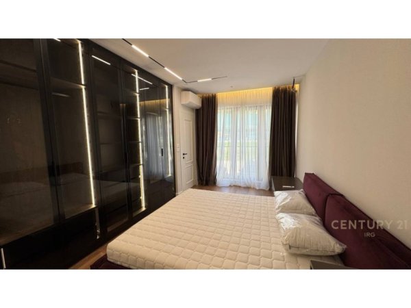 Tirane, jepet me qera apartament 2+1+Ballkon Kati 4, 130 m² 1.500 € (Kodra e Diellit)
