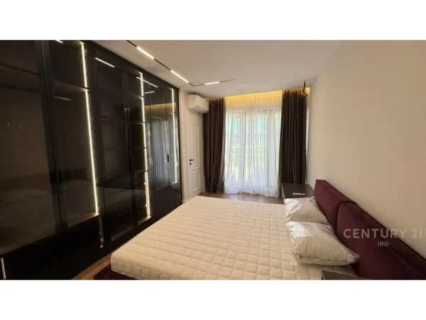 Tirane, jepet me qera apartament 2+1+Ballkon Kati 4, 130 m² 1.500 € (Kodra e Diellit)