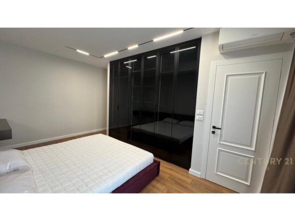 Tirane, jepet me qera apartament 2+1+Ballkon Kati 4, 130 m² 1.500 € (Kodra e Diellit)