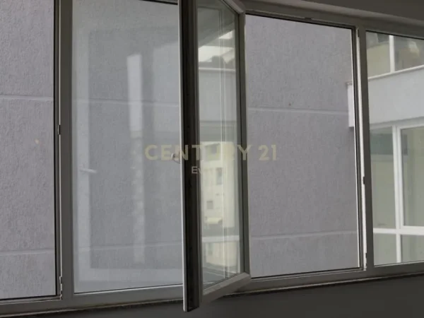 Tirane, jepet me qera zyre Kati 4, 50 m² 600 € (Kika 2)