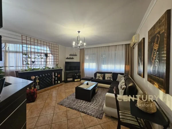 Tirane, jepet me qera apartament 3+1+Ballkon Kati 5, 120 m² 740 € (Kika 1)