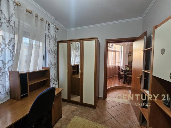 Tirane, jepet me qera apartament 3+1+Ballkon Kati 5, 120 m² 740 € (Kika 1)