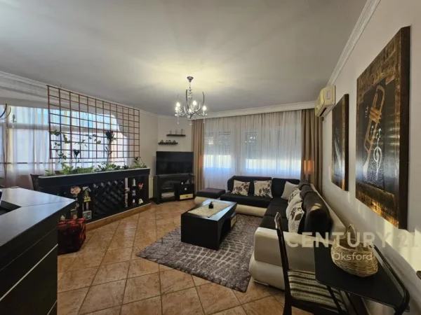 Tirane, jepet me qera apartament 3+1+Ballkon Kati 5, 120 m² 740 € (Kika 1)