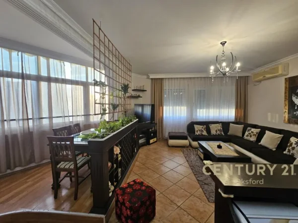 Tirane, jepet me qera apartament 3+1+Ballkon Kati 5, 120 m² 740 € (Kika 1)