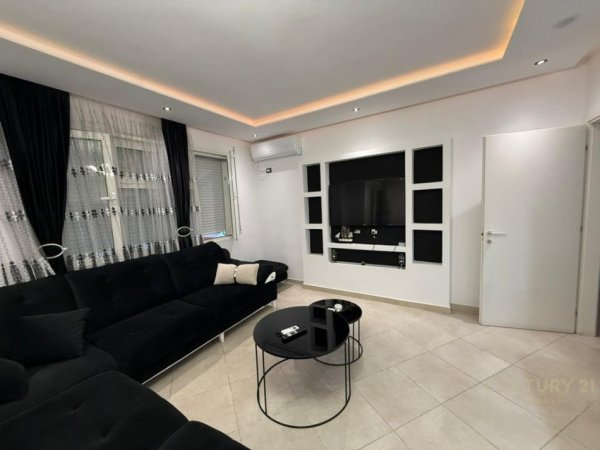 Tirane, jepet me qera apartament 2+1 Kati 4, 111 m² 800 € (Liqeni thate)