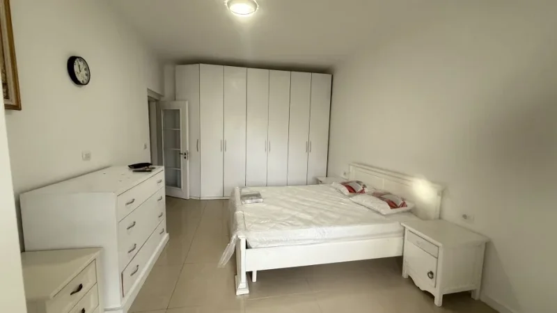 Tirane, jepet me qera apartament 2+1 Kati 3, 80 m² 500 € (Perballe Sq21)