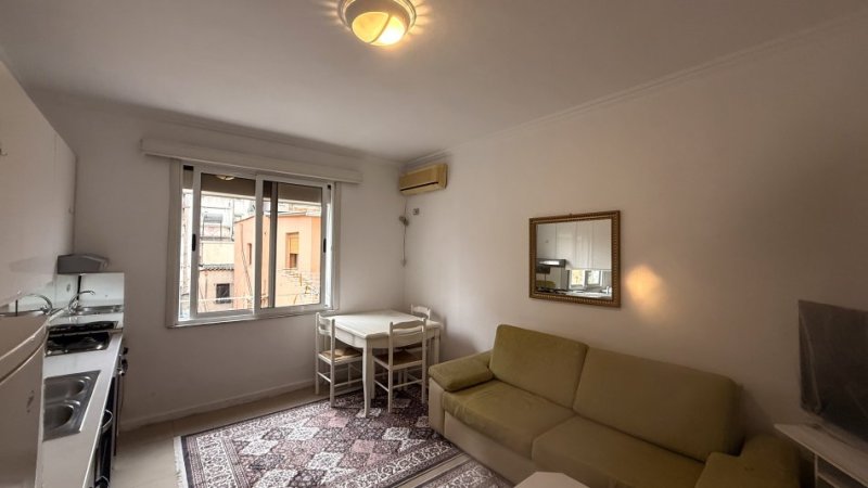 Tirane, jepet me qera apartament 2+1 Kati 3, 80 m² 500 € (Perballe Sq21)