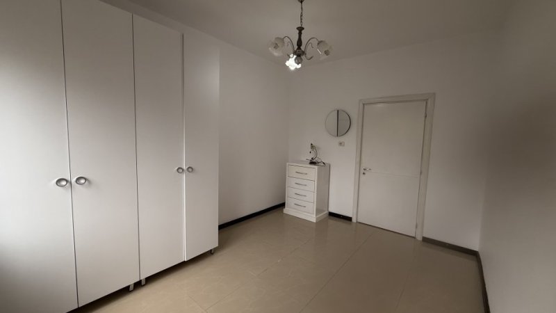 Tirane, jepet me qera apartament 2+1 Kati 3, 80 m² 500 € (Perballe Sq21)