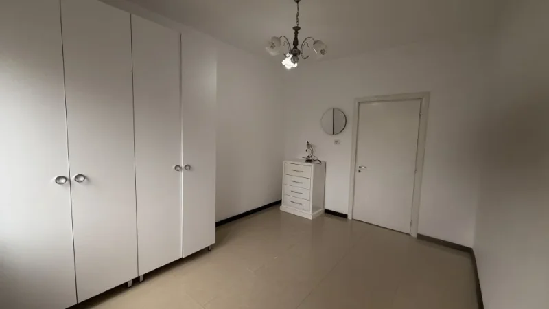 Tirane, jepet me qera apartament 2+1 Kati 3, 80 m² 500 € (Perballe Sq21)