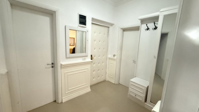 Tirane, jepet me qera apartament 2+1 Kati 3, 80 m² 500 € (Perballe Sq21)