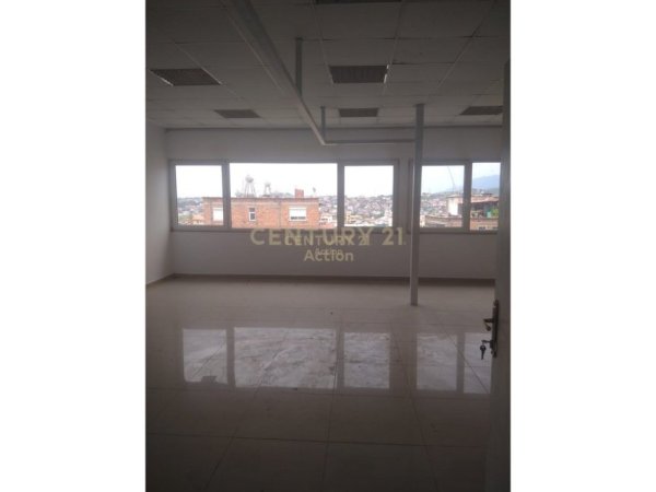Tirane, jap me qera ambjent biznesi Kati 5, 2.067 m² 5.000 € (Shkolla bashkuar)