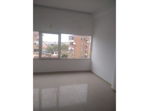 Tirane, jap me qera ambjent biznesi Kati 5, 2.067 m² 5.000 € (Shkolla bashkuar)