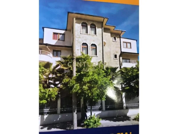 Tirane, jap me qera ambjent biznesi Kati 5, 2.067 m² 5.000 € (Shkolla bashkuar)