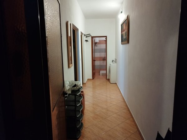 Tirane, jepet me qera Vile 1+1 Kati 1, 50 m² 320 € (Poshtë spitalit Amerikan 2, tek fabrika e këpucëve.)