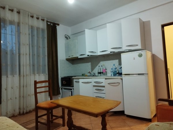 Tirane, jepet me qera Vile 1+1 Kati 1, 50 m² 320 € (Poshtë spitalit Amerikan 2, tek fabrika e këpucëve.)