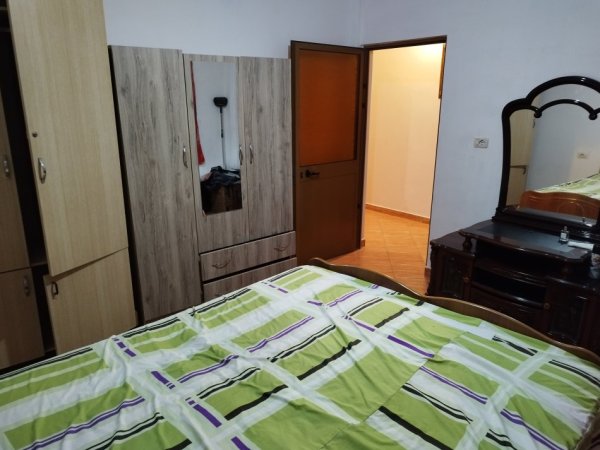 Tirane, jepet me qera Vile 1+1 Kati 1, 50 m² 320 € (Poshtë spitalit Amerikan 2, tek fabrika e këpucëve.)