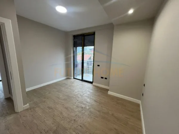 Qera, Ambient Biznesi , Pazari i Ri 650 €