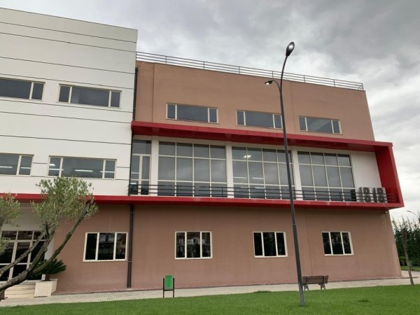 Tirane, jepet me qera Vile Kati 0, 30.000 €