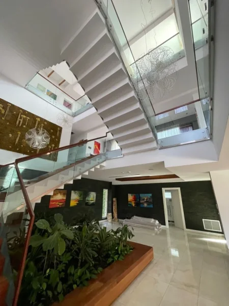 Tirane, jepet me qera Vile 3 Katshe , 900 m² 15.000 € (Teg)