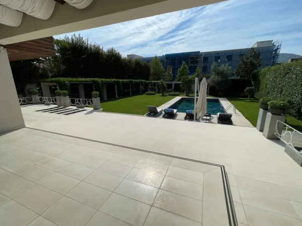 Tirane, jepet me qera Vile 3 Katshe , 900 m² 15.000 € (Teg)