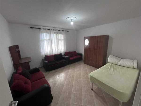 Tirane, jepet me qera shtepi 2+1+Ballkon Kati 0, 112 m² 270 € (RRUGA ALEKSANDER KONDA SHKOZE TIRANE)