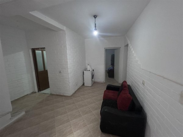 Tirane, jepet me qera shtepi 2+1+Ballkon Kati 0, 112 m² 270 € (RRUGA ALEKSANDER KONDA SHKOZE TIRANE)
