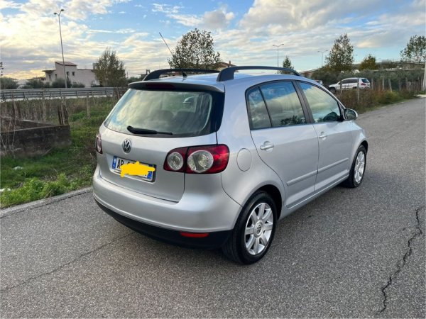 Kavaje, shes makine Vw golf5 Nafte, gri metalizato manuale Kondicioner 20.000 km 3.500 €