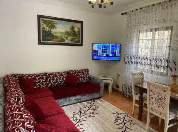 Tirane, jepet me qera shtepi 2+1+Ballkon Kati 1, 90 m² 350 € 