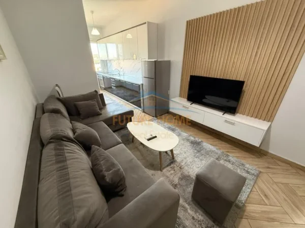 Tirane, jepet me qera apartament 1+1 Kati 5, 55 m² 500 € (Shkolla e Bashkuar)