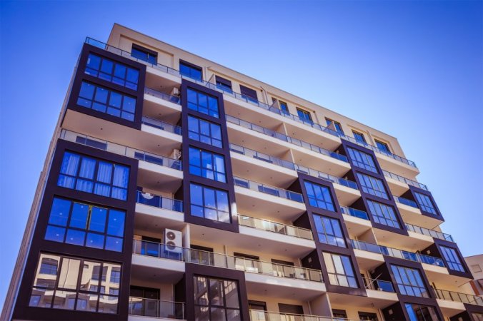 Tirane, jepet me qera apartament 2+1 , 700 € (Rezidenca Alba)