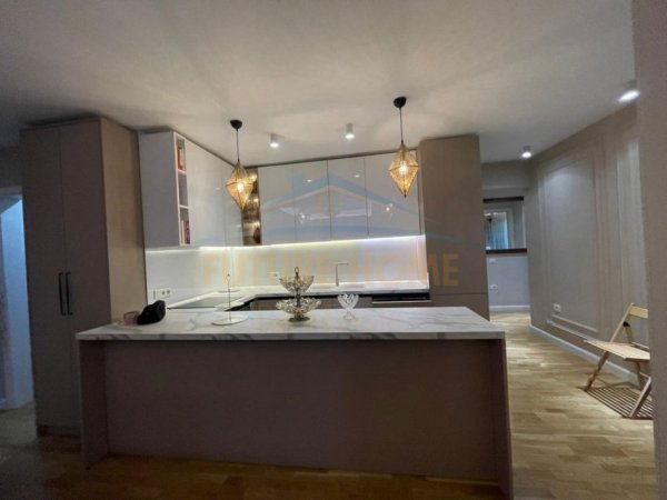 Tirane, shitet apartament 3+1+Ballkon Kati 2, 119 m² 390.001 € (Rruga e Elbasanit , LUXURY APARTMENT)