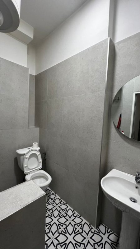 Tirane, jepet me qera apartament 1+1 Kati 1, 60 m² 470 € (Rruga e Barrikadave)