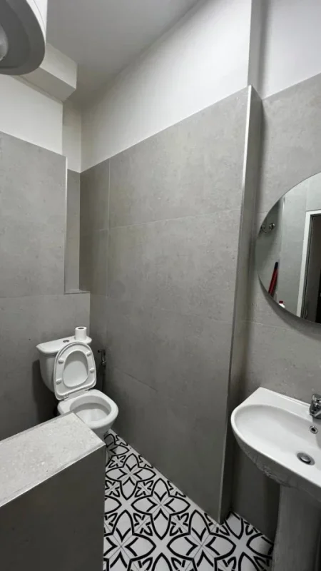 Tirane, jepet me qera apartament 1+1 Kati 1, 60 m² 470 € (Rruga e Barrikadave)