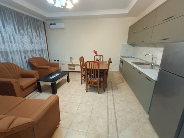 Tirane, jepet me qera apartament duplex 2+1 Kati 2, 550 €