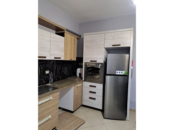 Tirane, jepet me qera apartament 2+1 Kati 3, 100 m² 450 € (Fresku)