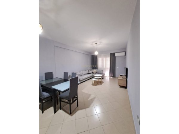 Tirane, jepet me qera apartament 2+1 Kati 3, 100 m² 450 € (Fresku)