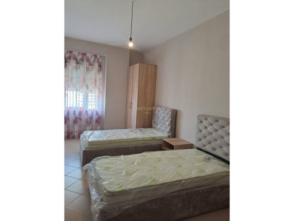 Tirane, jepet me qera apartament 2+1 Kati 3, 100 m² 450 € (Fresku)