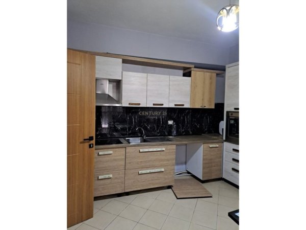 Tirane, jepet me qera apartament 2+1 Kati 3, 100 m² 450 € (Fresku)