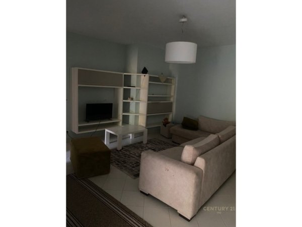 Tirane, jepet me qera apartament 2+1 Kati 5, 90 m² 350 € (Rruga Jonuz Lici)
