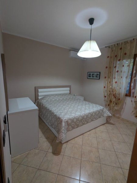 Tirane, jepet me qera apartament 2+1 Kati 2, 550 €