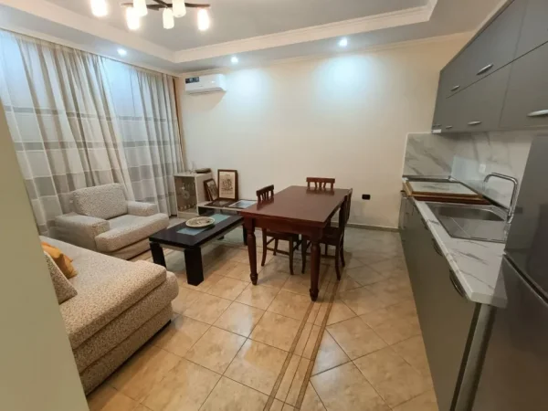 Tirane, jepet me qera apartament 2+1 Kati 2, 550 €