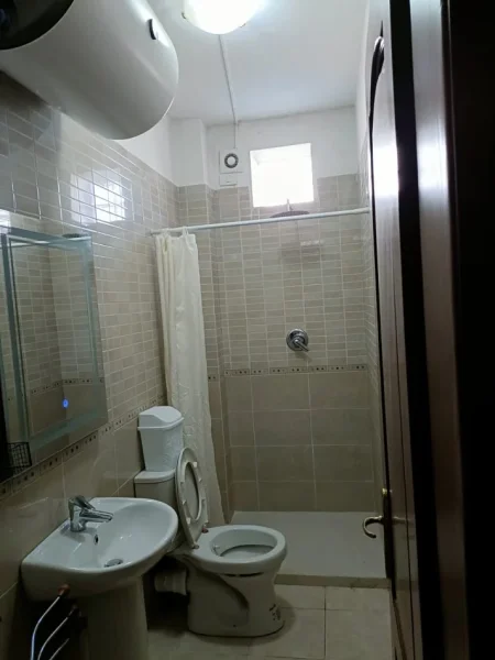 Tirane, jepet me qera apartament 2+1 Kati 2, 550 €